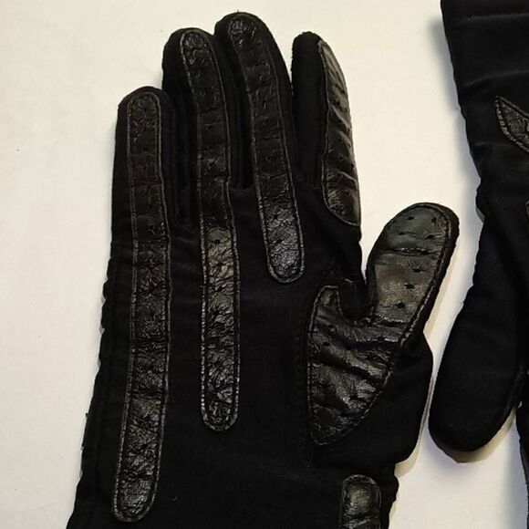 Isotoner Women's Spandex Touchscreen Gloves Black - Picture 4 of 10